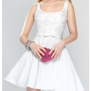 NWT Alyce Paris white short dress strap back sz 4